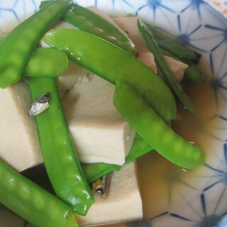 高野豆腐と絹さやの煮浸し煮干し風味